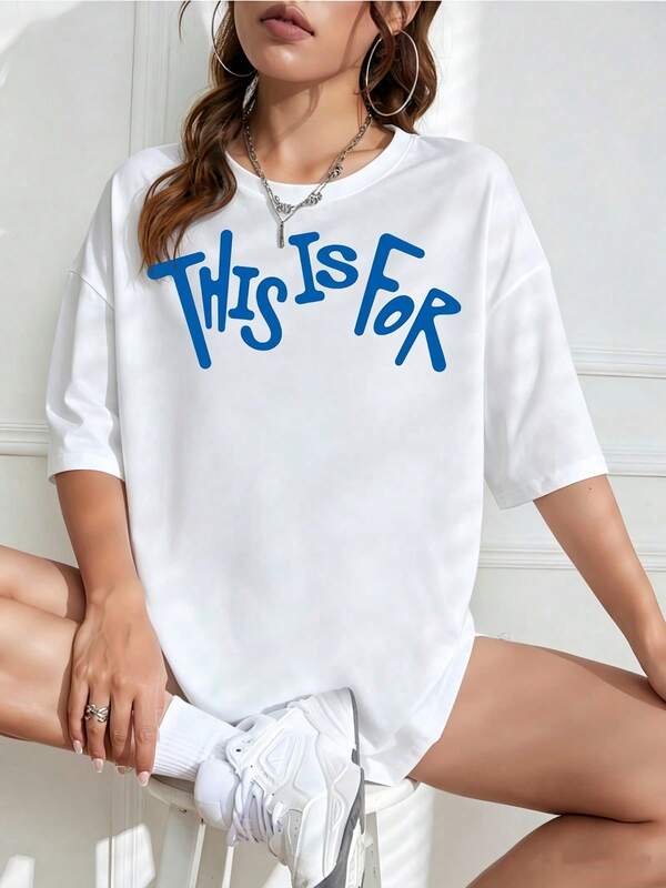 2026: Enkel T-shirt med grafiskt tryck TWICES4 (flickgruppen TWICES), avslappnad streetwear-topp med tryck av gruppfoto från ONCE TWICES, oversized T-shirt i vintage-stil med trycket "This Is For" av TWICES, minimalistisk.