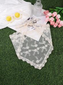 1件女款刺繡花卉蕾絲頭巾，復古透視網紗三角巾，波浪蕾絲邊飾，春夏海灘度假髮飾，夏季髮帶海灘方巾 - 白色 - 查看 6