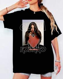 Black T-Shirt With Portrait Print Of O-Olivia R-Rodrigo And Red Heart Chair, Short Sleeves, Round Neck, Unisex, American Pop Style, Y2K - Black - View 1