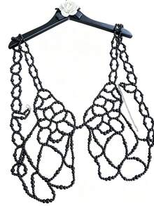 DEKUNER Corrente de corpo Y2K feita à mão com contas pretas em forma de borboleta, top harness de malha de rede oca em camadas, acessório de peito gótico ajustável - Preto - Ver 1