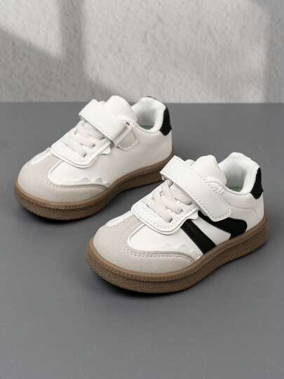 Sepatu Olahraga Kulit Lembut Anak-Anak, Gaya Klasik Bergaris Hitam & Putih Serbaguna, Pelindung Ujung Sepatu Anti-Tendangan & Anti-Benturan + Sol Karet Anti-Selip, Pengikat Velcro Mudah Dipakai/Dilepas, Sepatu Kasual Kampus untuk Anak Laki-Laki dan Perempuan, Sepatu Sneaker Bernapas dan Nyaman untuk Semua Musim