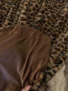 1pc Leopard Print Faux Rabbit Fur Double-Layer Warm Blanket, Faux Animal Fur Touch Very Soft And Smooth Double-Sided Plush Blanket Suitable For Home Living Room Bedroom Sofa All Seasons Multi-Functional Throw Blanket, Enhance Your Quality Of Life - Brown - View 11