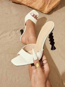 Jin Bei Qi Chaussures mules à talon haut pour femmes, bout carré, bout ouvert, bride unique, texture premium, sexy et à la mode, vintage décontracté, teint flatteur, mélangeant la modernité et l'élégance française, convient pour le port en extérieur en été, les fêtes, les rassemblements, les soirées mondaines, les activités de plein air, les boîtes de nuit, assorties aux sandales à talon haut asymétrique vert olive en forme de cœur - Nude - Voir 2