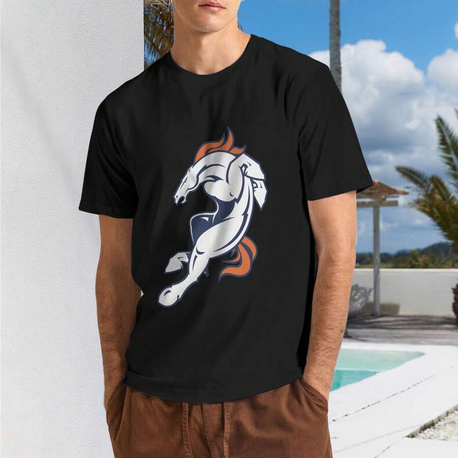 Den-ver-Bro-ncos Camiseta Hombre Algodón Suave y Elástica Cuello Redondo, Corte Ajustado Cómodo, Transpirable y Resistente Básica para Diario, Oficina o Salidas Casuales - Negro - Ver 1