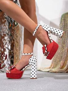Damen Polka Dot High Heel Sandalen 2026 Sommer Neuer Stil Blockabsatz Schleife Offene Zehen Quadratische Zehen Einzelriemen Dicke Sohle Plateau High Heel Sandalen Große Größen Minimalistisch Vielseitig Party Mode Höhenvergrößerung - Weiß und rot - Übersicht 5