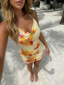 Vestido Slip Midi Feminino NOVELLE Sexy Boêmio com Estampa Floral Miúda, Ajustado, Alças Finas, Sem Mangas, Costas Abertas e Amarração com Nó, para Festa de Verão - Damasco - Visão 3
