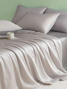 1pc Smooth Luxury Quilt, Suitable For All Seasons, Thin, Washable, Durable Comforter - Light Grey - View 8
