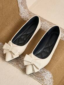 尖頭低楦蝴蝶結平底鞋，細緻緞面質感，柔軟高級觸感，百搭鞋款 - 白色 - 查看 20