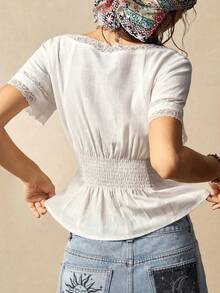 Blusa tejida de manga corta con cuello en V y empalmado de encaje para mujer - Blanco - Ver 3