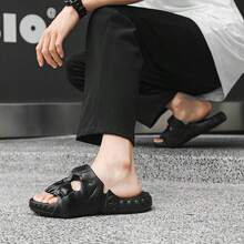 milikuyou 1 Par (Tamanho 36-47) Sandálias Masculinas Plus Size com Estampa de Caveira, Sola Grossa e Macia, Primavera/Verão 2025, Sandálias Planas Plus Size Extra para Mulheres, Sandálias Aberta com Bico Aberto Ultra Leves e Respiráveis, Sandálias Árabes Antiderrapantes e Resistentes ao Desgaste, Chinelos Antiderrapantes para Banheiro, Sapatos para Praia ao Ar Livre, Chinelos da Moda, Sandálias Casuais, Adequadas para Casa, Escritório, Banheiro, Praia ao Ar Livre, Atividades Aquáticas e Caminhadas, Versáteis para o Deslocamento Diário - Preto - Visão 7