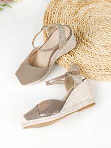 Closed-Toe Patchwork Webbing & Rubber Rope Design Lightweight Wedge Heel Fashion Women's Shoes - Khaki - View 1