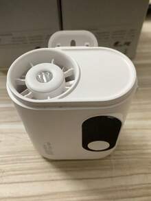 Ventilador Mini Recargable con Clip, 100 Ajustes de Velocidad, Pantalla LED para Velocidad del Viento y Nivel de Batería, Luz LED, Batería de 1800mAh, Clip Desmontable, Rotación de 360°, Adecuado para Cochecitos, Camping, Viajes - Clip-on - Ver 15