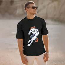 Den-ver-Bro-ncos Camiseta Hombre Algodón Suave y Elástica Cuello Redondo, Corte Ajustado Cómodo, Transpirable y Resistente Básica para Diario, Oficina o Salidas Casuales - Negro - Ver 2