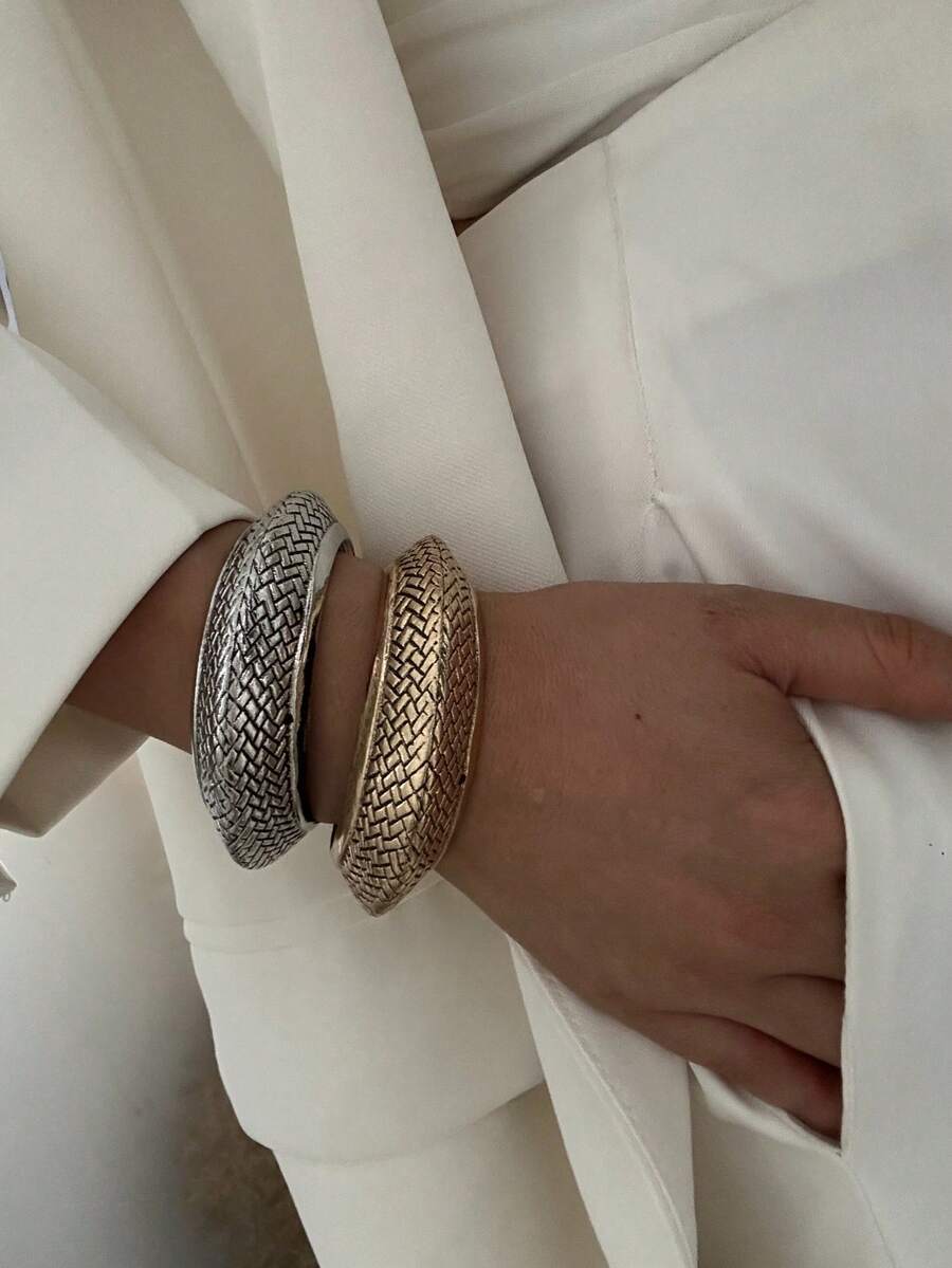 Vintage Snake Texture Open Cuff Bracelet, Niche Design Distressed Metal Snake Bone Wrist Ornament, Retro Snake Pattern Exaggerated Wide Bangle, Luxury Elegant Personalized Layered Hand Accessory