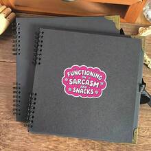 Pegatina divertida de 3 pulgadas "Funcionando con sarcasmo y aperitivos", diseño de humor identificable para portátiles, cuadernos, botellas de agua, tazas, diarios, casilleros, regalo perfecto para estudiantes, profesores, trabajadores de oficina, creativos, amantes de los aperitivos y entusiastas del caos - Multicolor - Ver 8