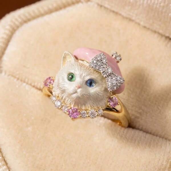 Cute Heterochromia Cat Ring, Pink Enamel Beret And Crystal Bow Design Gold Personalized Ring, Exquisite Gemstone Animal Jewelry, Perfect Gift For Women