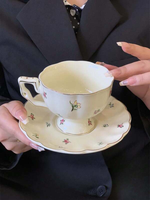 1pc French Style Gold Rim Floral Coffee Cup & Saucer, Vintage Premium Petal Coffee Cup, Elegant Dessert Cup, Breakfast Milk Cup, Snack Plate, Suitable For Home, Restaurant, Cafe, Dessert Shop, Gift For Friends, Gathering, Party