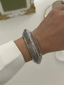 Vintage Snake Texture Open Cuff Bracelet, Niche Design Distressed Metal Snake Bone Wrist Ornament, Retro Snake Pattern Exaggerated Wide Bangle, Luxury Elegant Personalized Layered Hand Accessory - Multicolor - View 11