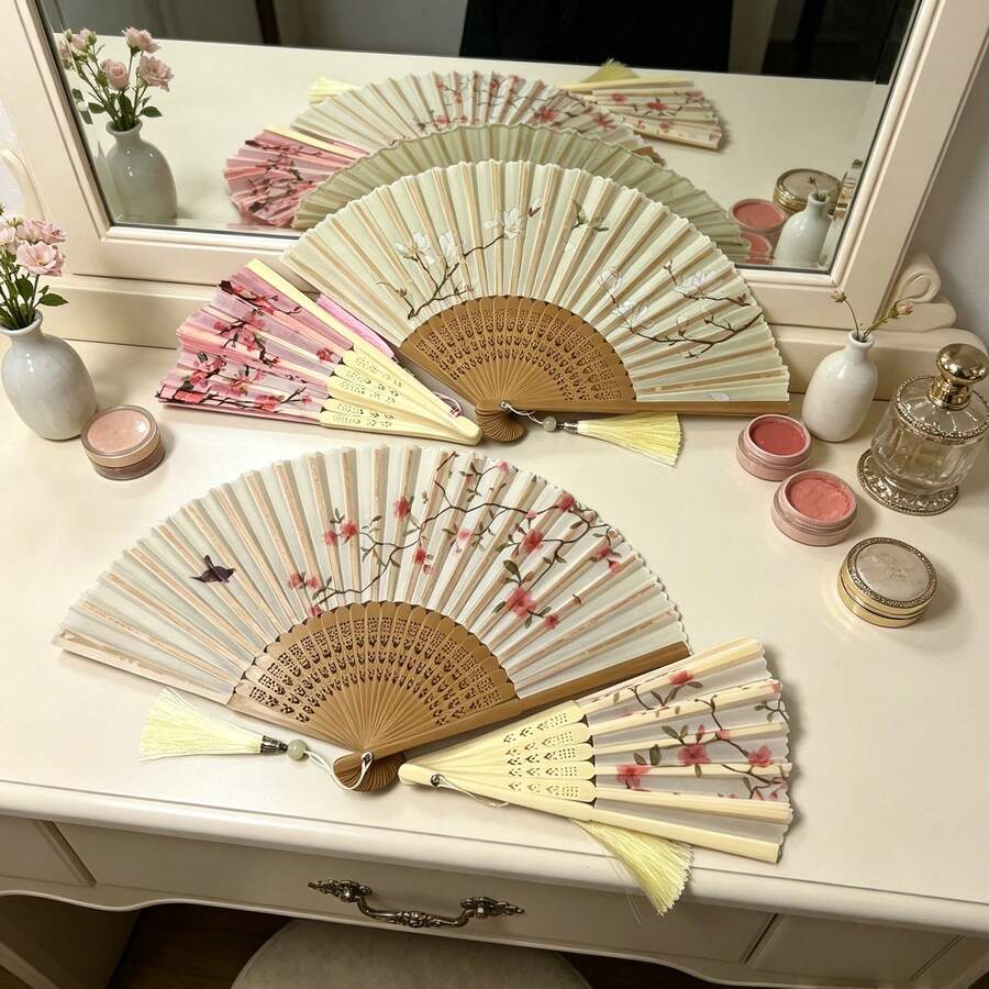 優雅花卉圖案折扇,鏤空雕刻手柄,女性便攜手扇,東方家居裝飾擺件與禮品 - 古風折扇 - 查看 1