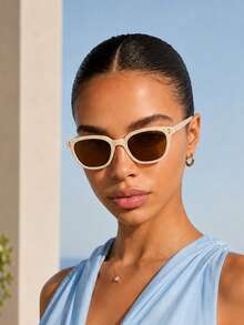 Women's Retro Square Cat Eye Sunglasses, Thick Frame Wide Temples, Rivet Decorated Tea Grey Lenses, Beach Vacation Street Style Accessory - Multicolor - View 4