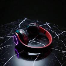 Leuchtende kabellose Over-Ear-Kopfhörer, bunte LED-Lichter, bequeme faltbare Kopfhörer mit Ohrmuscheln, integriertes Mikrofon, FM-Radio, SD-Kartenslot, kabelgebundene Verbindung, geeignet für Lernen/Tablet/Computer/TV/Handy, Geburtstags-/Jungen-/Mädchen-Geschenk, Reise-Essential - Übersicht 1
