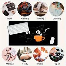 Dieses große Gaming-Mauspad zeigt eine Cartoon-schwarze Katze, die eine Tasse Kaffee hält, und hat eine rutschfeste, waschbare Gummiboden. Geeignet für verschiedene Szenarien, in mehreren Größen erhältlich. - Mauspad - Übersicht 4
