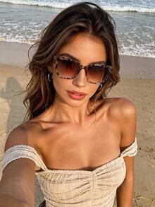 1pc Women's Cat Eye Square Frame Leopard Print Tea Color PC Material UV Protection Retro Spicy Girl Style Sunglasses, Suitable For Beach Vacation, Street Photography, Daily Commute, Driving, Dating, Travel And More - Multicolor - View 1