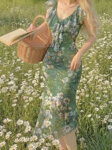 Vestido midi ajustado con estampado floral, parches y volantes en el bajo - Verde - Ver 1