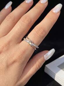1件 總克拉重量 0.13 CT，優雅極簡雙層打結莫桑石戒指，925 純銀，適合婚禮和日常佩戴 - 繩結莫桑戒指 - 查看 3