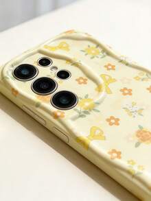 1 pieza Funda de teléfono con textura suave de TPU, diseño creativo y personalizado de onda de dopamina con volantes, patrón de girasol y lazo en color crema, compatible con Galaxy S21 S22 S23 S24 S25 S26//Honor// y otros modelos - Blanco - Ver 4