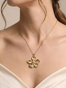1pc French Vintage Stainless Steel 18K Gold Plated Exaggerated Polished Metal Large Flower Pendant Necklace Choker Suitable For Women Party Gift - Gold - View 3