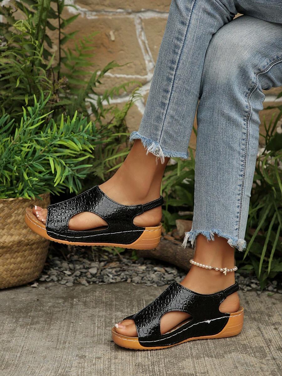 Wide Fit Women's Crocodile Embossed Hollow Out Elastic Back Strap Round Toe Plus Size Wide Last Wedge Heel Thick Sole Slip-On Black Sandals European And American Style Summer Daily Casual Versatile Plus Size Beach Black Sandals Soft Sole Soft Surface
