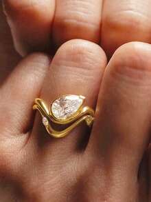 2 Stücke/Set Wassertropfen-Birnenförmige Zirkonia-Ringe für Frauen, 18K Goldfarbenes asymmetrisches verdrehtes Liniendesign, luxuriöse Nischen-einzigartige stapelbare Ringe, täglicher Atmosphäre-Schmuck für Frauen - Gold - Übersicht 1
