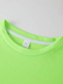 Boy's Number 7 Birthday Party T-Shirt, Featuring A "Birthday Boy" Print In Green Lettering, A Casual Short-Sleeved Sporty Style With Stadium Numbers And A Soccer Ball Design. - 酒紅色 - 查看 6