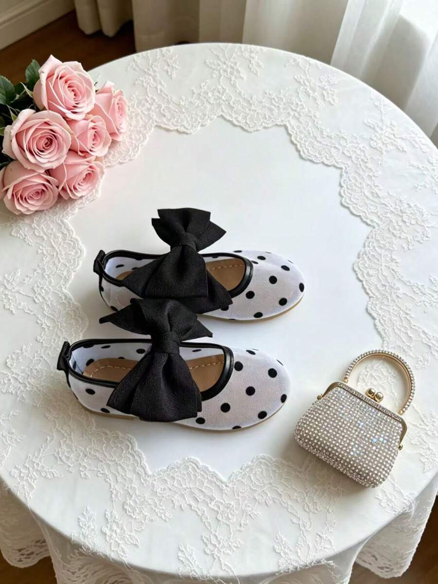 1 Pair Children's All-Season Flat Casual Slip-On Shoes, Summer Mesh Comfortable Mary Jane Princess Shoes With Bow, Preppy Style - Black and White - View 1
