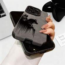 [Envío en 24h desde DE/FR/ES] Funda de teléfono con patrón vintage de caballero y caballo, a prueba de golpes, compatible con la serie 17/16/15/14/13/12/11, cubierta protectora de TPU con textura de cuero sintético, resistente a arañazos y al desgaste, estilo, adecuada para entusiastas de la moda, regalo ideal para cumpleaños y días festivos. - 3 - Ver 4