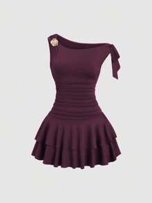 Vestido de moda con decoración de flor de metal, cuello asimétrico y dobladillo con volantes para mujer - Rojo violeta - Ver 1