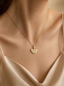 1pc French Vintage Stainless Steel 18K Gold Plated Fan-Shaped Sunflower Pendant Necklace With White Stone, Hypoallergenic, Versatile For Daily Wear, Ideal Gift - Gold - View 3