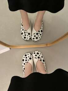 Women's Flat Slip-On Shoes, Comfortable Soft Plush Patchwork Shiny PU Polka Dot Print Round Toe Low-Top Slouchy Shoes, European And American Sweet Style, Spring/Autumn Commute, Shopping, Dating, Home, Afternoon Tea, Daily Wear, White Base With Black Dots - Black - View 5