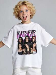 Camiseta de verano para niño 2026, informal, suave, de cuello redondo y manga corta, con estampado gráfico de retrato de grupo KATSEYE, adecuada para uso casual y diario. Negro. - Blanco - Ver 1