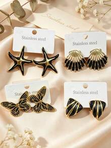 8 pièces/4 paires Ensemble de boucles d'oreilles à clous pour femmes en acier inoxydable style bohème noir à bordure dorée - Design thème océan frais (Étoile de mer/Coquillage/Fleur/Papillon) - Hypoallergénique - Convient pour les séances photo et les multiples occasions - Parfait pour les festivals de musique, les vacances à la plage et les tenues de fête - Multicolore - Voir 1
