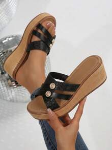 Chinelos de Cunha Floral Prateados, Sandálias Femininas com Tiras e Sola Grossa, Slides Casuais de Verão com Cor Metálica - Preto - Visão 3