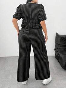 Set de 2 piezas Talla grande Blusa corta casual de escote en V de manga corta con lazo delantero y rayas y Pantalones rectos y relajados a juego - Azul - Ver 3