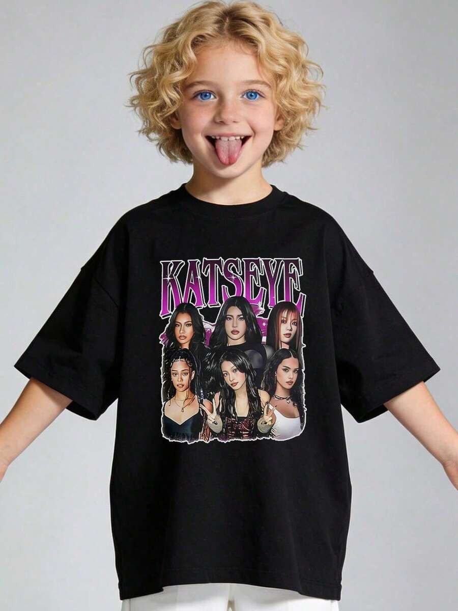 Boys' 2026 Summer T-Shirt, Casual, Soft, Round Neck, Short Sleeve, With KATSEYE Group Portrait Graphic Print, Suitable For Casual And Everyday Wear. Black. - 黑色 - 查看 1