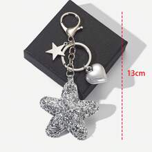 1件中性款新款純色五角星鑰匙圈 PU軟墊星星吊飾 極簡心形飾品 情侶禮物 包包裝飾/錢包吊飾 - 銀色 - 查看 3