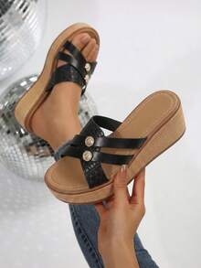 Chinelos de Cunha Floral Prateados, Sandálias Femininas com Tiras e Sola Grossa, Slides Casuais de Verão com Cor Metálica - Preto - Visão 1