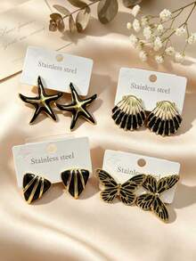 8 pièces/4 paires Ensemble de boucles d'oreilles à clous pour femmes en acier inoxydable style bohème noir à bordure dorée - Design thème océan frais (Étoile de mer/Coquillage/Fleur/Papillon) - Hypoallergénique - Convient pour les séances photo et les multiples occasions - Parfait pour les festivals de musique, les vacances à la plage et les tenues de fête - Multicolore - Voir 5