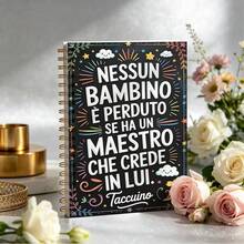 1 pieza Cuaderno espiral A5 2026-2027 para profesor italiano, diseño con la cita "Ningún niño se pierde si tiene un maestro que cree en él", organizador de aula con plan de lecciones y temas mensuales, diario de agradecimiento para el profesor, útiles escolares - A5 - Ver 3