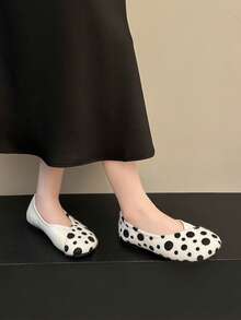 Women's Flat Slip-On Shoes, Comfortable Soft Plush Patchwork Shiny PU Polka Dot Print Round Toe Low-Top Slouchy Shoes, European And American Sweet Style, Spring/Autumn Commute, Shopping, Dating, Home, Afternoon Tea, Daily Wear, White Base With Black Dots - Black - View 4