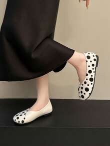 Women's Flat Slip-On Shoes, Comfortable Soft Plush Patchwork Shiny PU Polka Dot Print Round Toe Low-Top Slouchy Shoes, European And American Sweet Style, Spring/Autumn Commute, Shopping, Dating, Home, Afternoon Tea, Daily Wear, White Base With Black Dots - Black - View 3